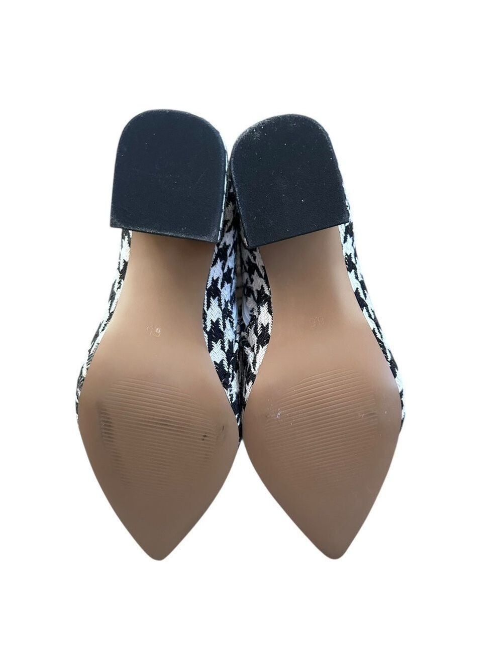 Betsey Johnson Black and White Houndstooth Pointed toe Ankle Boots NWOT Size 6.5 - Picture 6 of 10